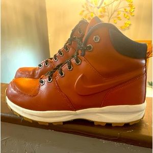 Men’s Nike Mamoa boots size 8